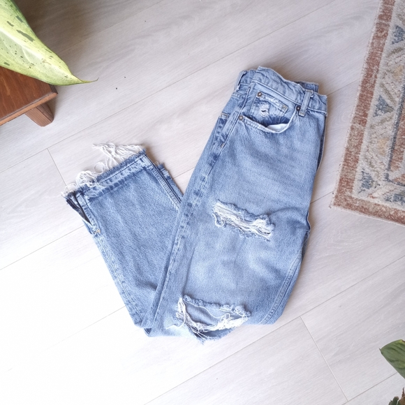 We The Free 28 High Rise Distressed Relaxed Fit Jeans, Sz 30 - Picture 3 of 16